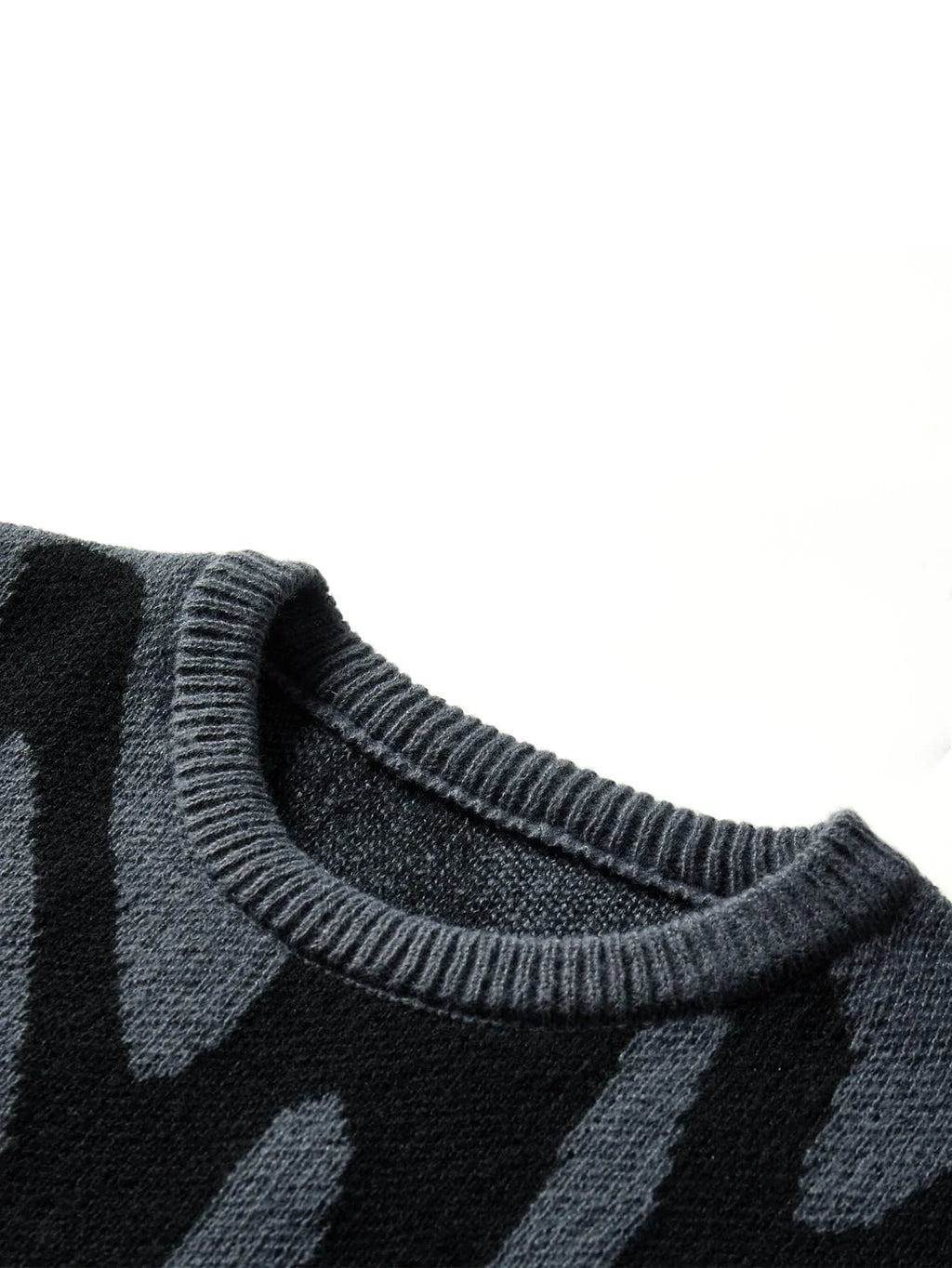 Elegant Pattern Sweater - Luxoria